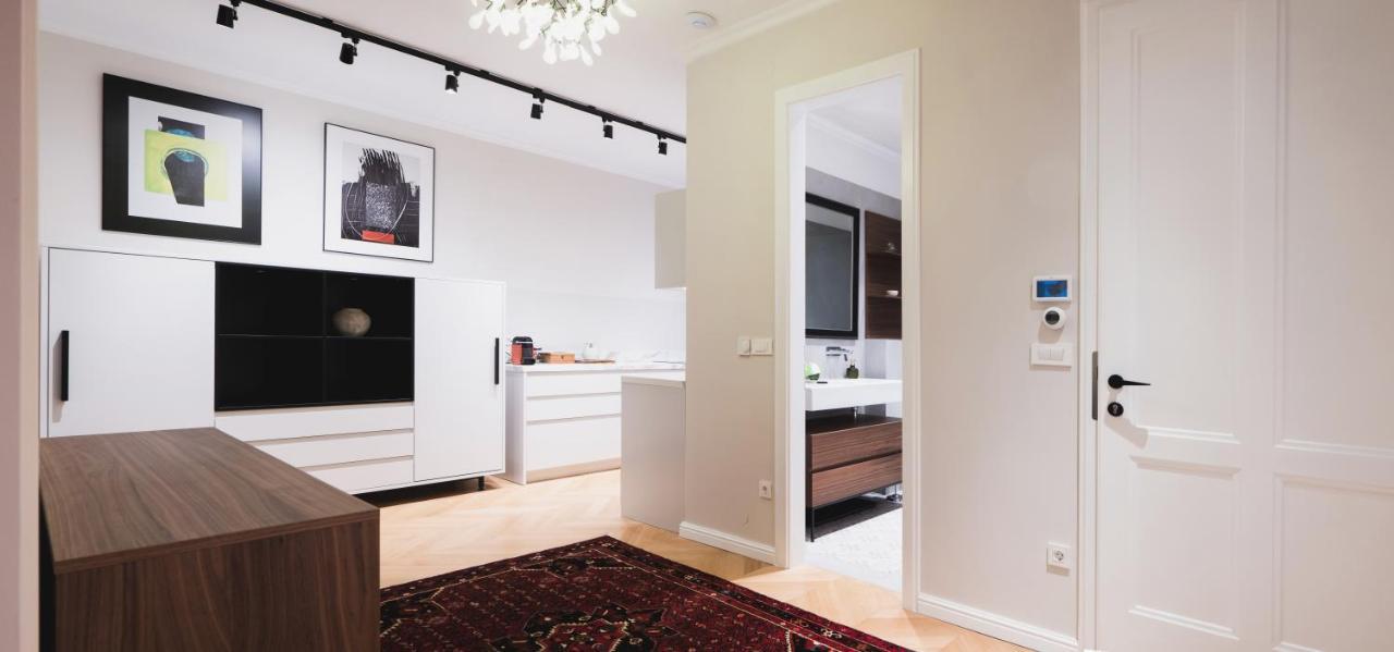 Downtown Beauty Twins Apartment